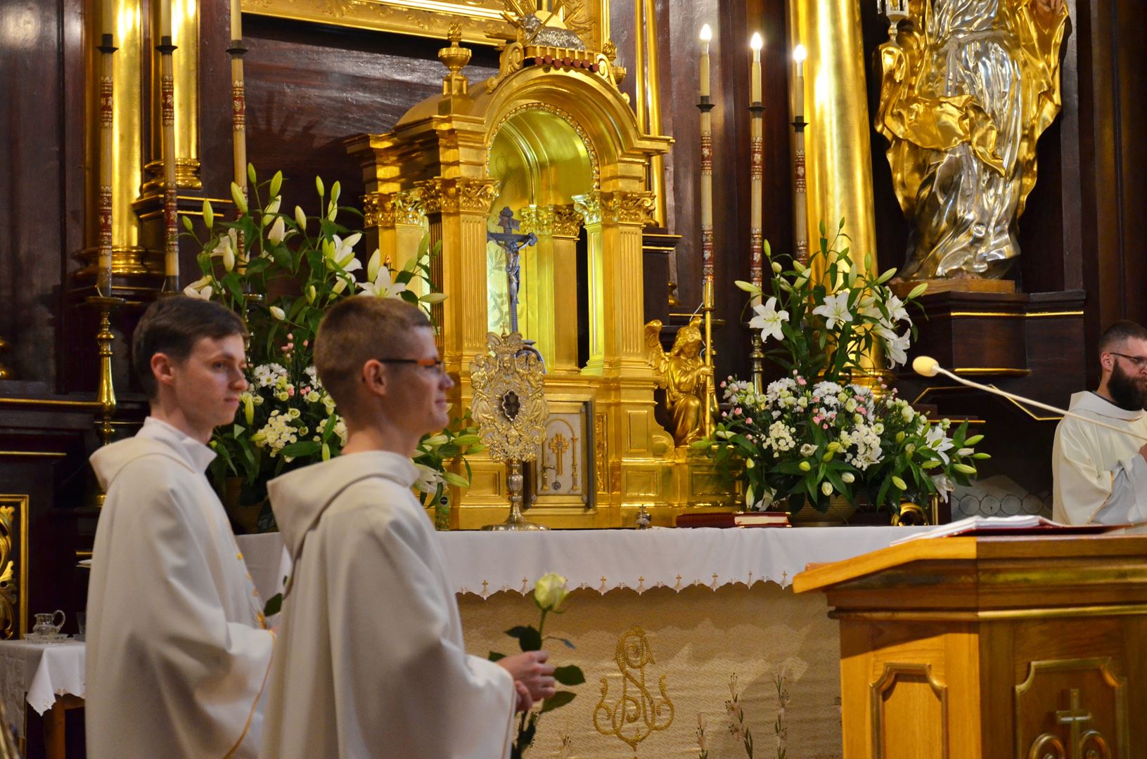 Primismässan hos Gråbröderna i Łódź, Polen. De nyvigda prästernas första heliga mässa den 1 juni 2021, Foto: Gråbröderna