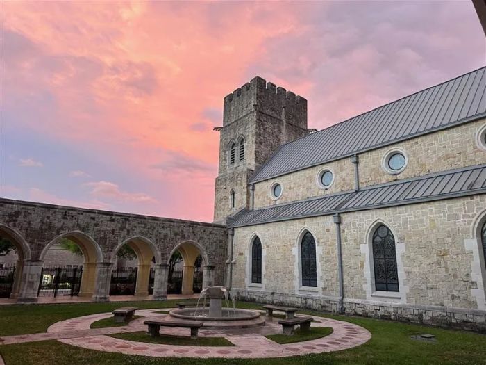 Cathedral of Our Lady of Walsingham i Houston är det bultande hjärtat i ordinariatet för Sankt Peters stol