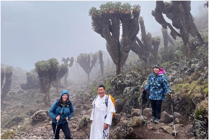 Dominikanpater Corwin Low på Kilimanjaro