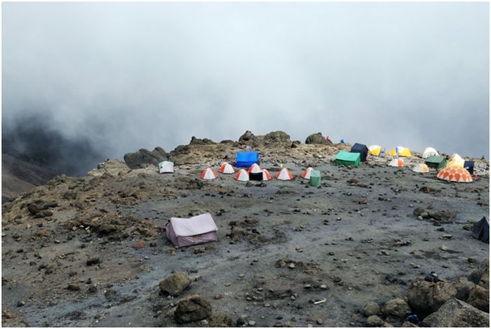 Dominikanpater Corwin Low på Kilimanjaro