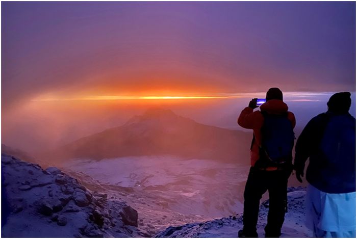 Dominikanpater Corwin Low på Kilimanjaro