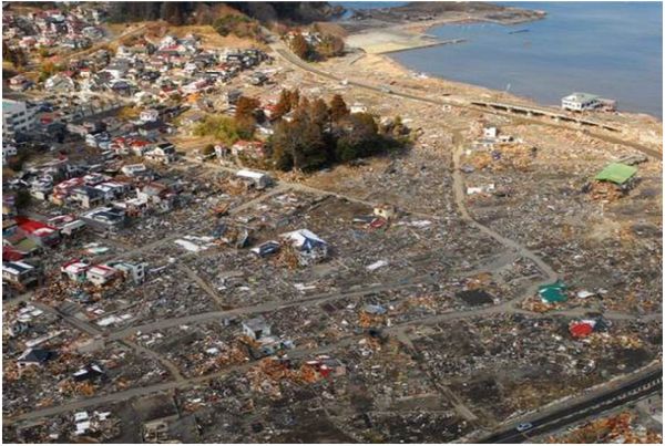 Sukuiso, Japan, en vecka efter jordbävningen i mars 2011