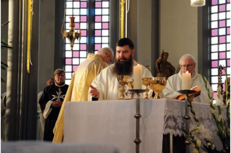 Biskop Dávid Tencer firar den heliga mässan i Kristus Konungens katedral