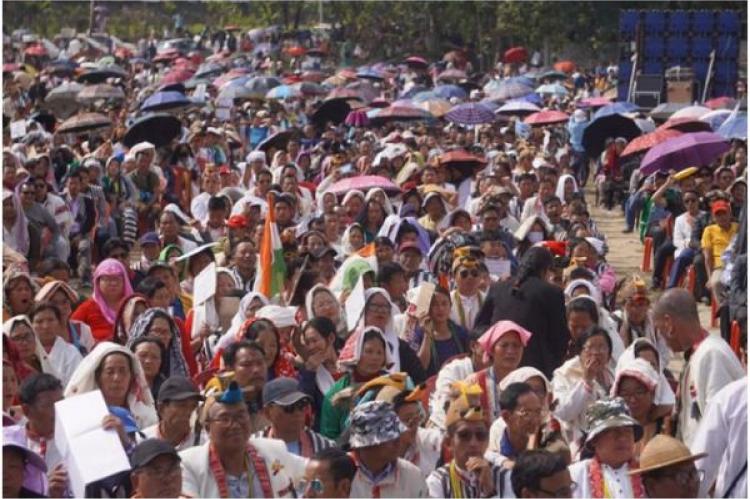 Folkmassor samlas för en protest den 6 mars mot antikonverteringslagen i Arunachal Pradesh i nordöstra Indien.