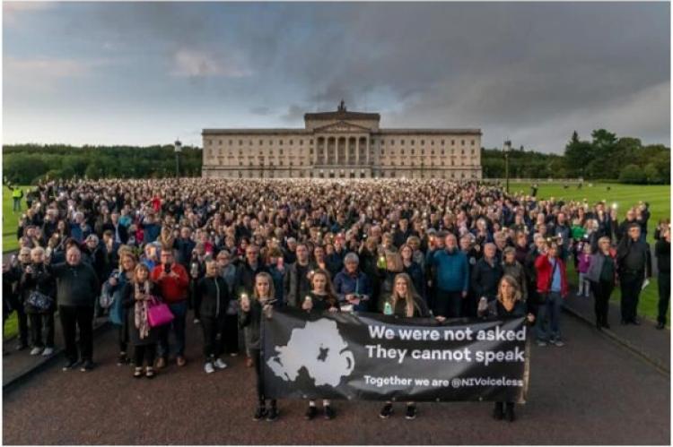 Pro-life-protest organiserad av NI Voiceless äger rum i Stormont den 30 november 2019