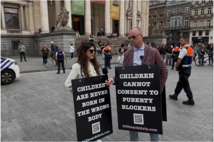 Lois McClatchie Miller och Chris Elston greps av belgisk polis den 5 juni 2025 när de förespråkade skydd av barn från medicinska behandlingar för transpersoner