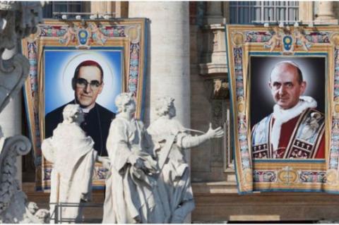 Banéren för de nya helgonen Oscar Romero och Paulus VI