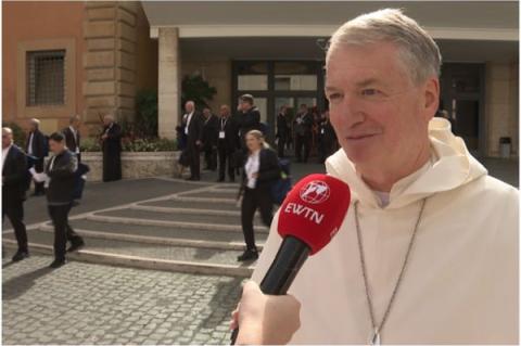 Sydneys ärkebiskop Anthony Fisher, OP, talar till EWTN News i Rom tisdagen den 15 oktober 2024.