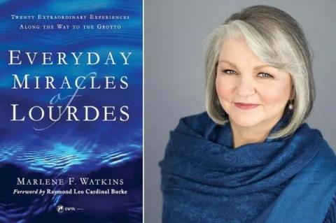 Marlene Watkins är avbildad med omslaget till sin bok, "Everyday Miracles of Lourdes", från EWTN Publishing.