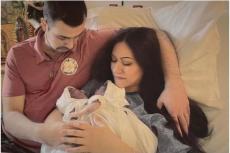Nicole och Austin LeBlanc är ett katolskt par i staten Michigan USA. De har fått ta emot sina små barn och skall lägga dem till vila.