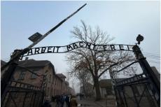 Ingången till Auschwitz 1, den ökända Arbeit Macht Frei-skylten.